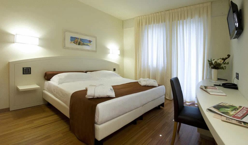 Hotel Napoleon ケラスコ エクステリア 写真
