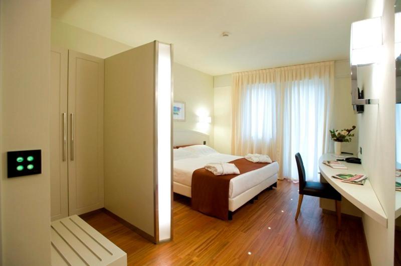 Hotel Napoleon ケラスコ エクステリア 写真
